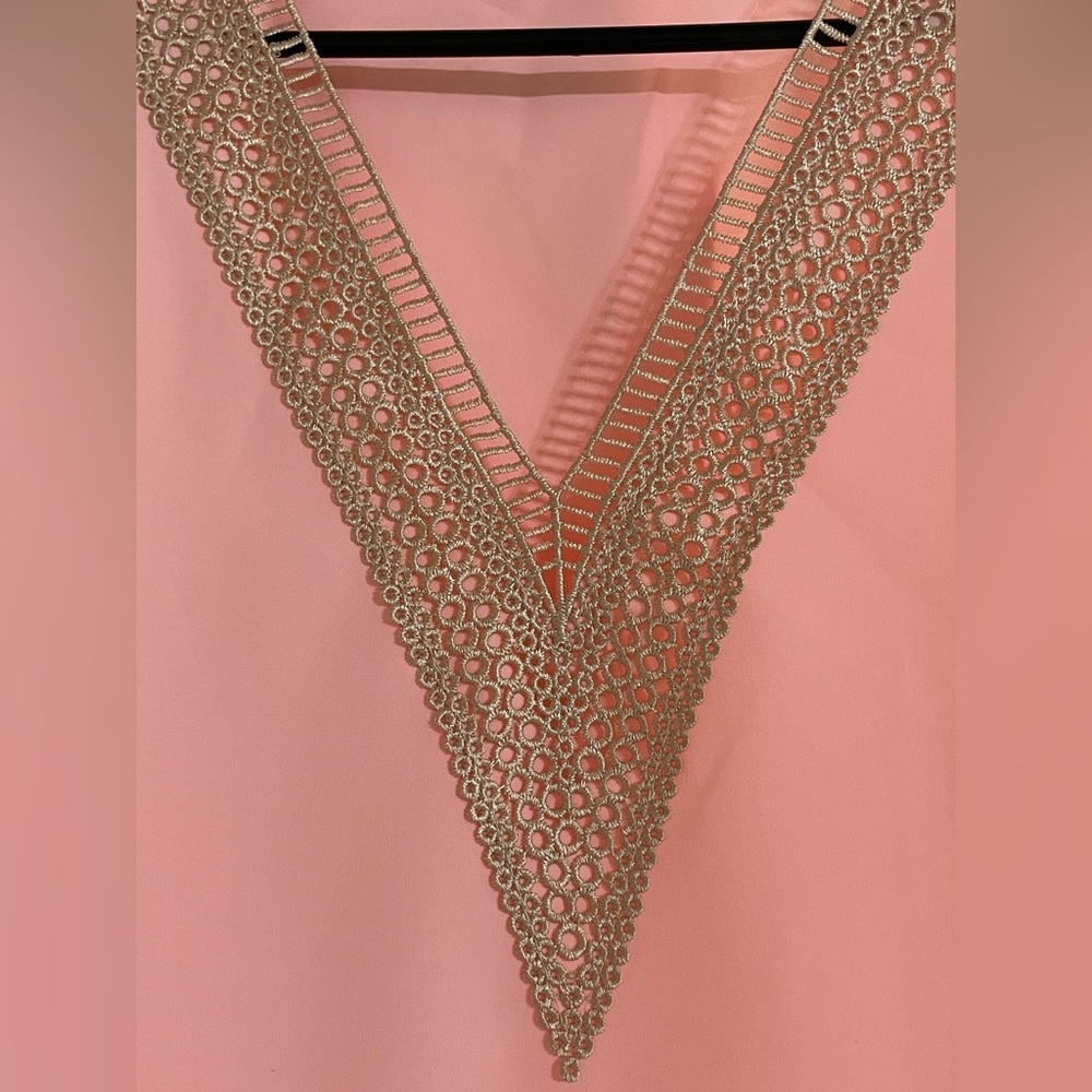 Elegant Pink Sleeveless Top - Picture 2 of 3